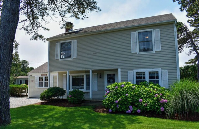 Five bedroom home only .3 miles to West Dennis Beach