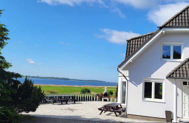 Five-bedroom House Victoria's Village With Jacuzzi and Sauna