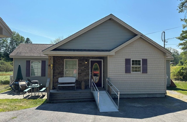 Five miles from the beach, newly remodeled home with lots of privacy.