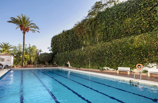 FIVE STAR 3 bedroom Apt in ideal location - RDR237