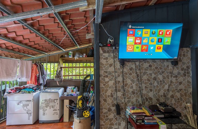 FLAG HOUSE - FOR GROUPS