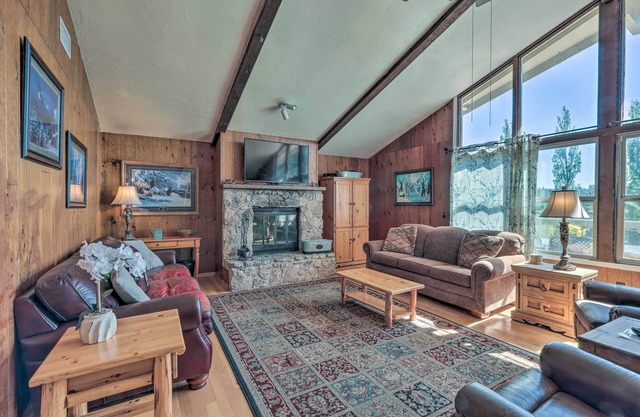 Flagstaff Townhome - Walk to Country Club & Pools!
