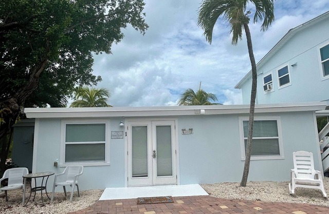 FLAMINGO COTTAGE - Summer vacationnLobster and Fishing season- sleeps 4
