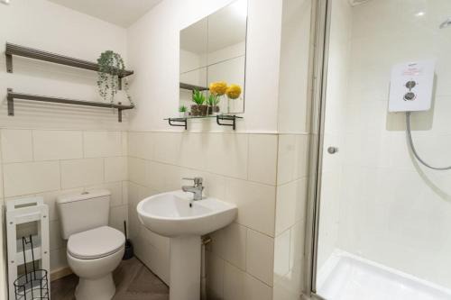 Flat 1 Sunnyside Contractor Long Stay by ShortStayUK