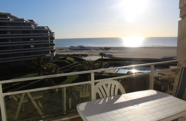 Flat 2BDR with sea view and direct beach access 70 m² 6 P near spa