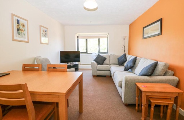 Flat 33 - Marine Court