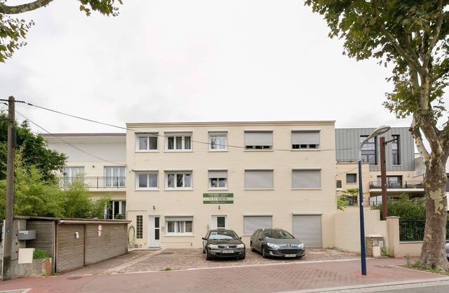 Flat 60 sqm - 90, av. Gal de Gaulle and 108, rue du Parc
