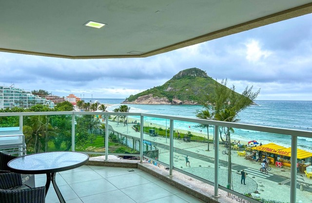 Flat a beira mar no Recreio dos Bandeirantes/RJ