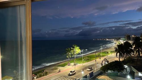 Flat em Hotel de Luxo beira mar da grife Ritz suítes com vista ampla para todo o mar da cruz das almas, jatiúca e ponta verde, com toda estrutura de um hotel lindo e arrojado, academia, piscina e muito mais, venha viver essa experiência incrível!