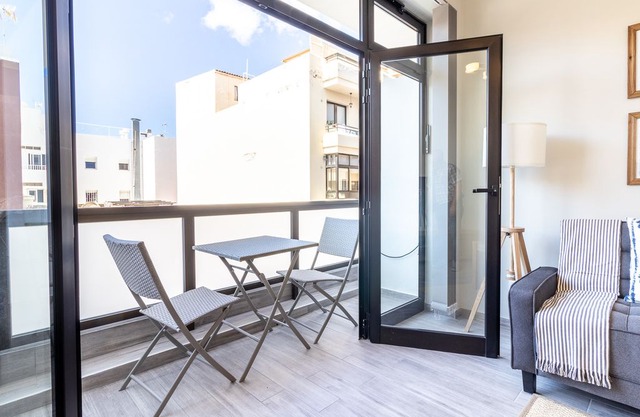 Flatguest Alcaravaneras +2BDR +Beach +Balcony