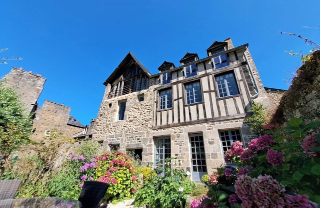 Fleur de Lys (2 Bedrooms, Sleeps 4)