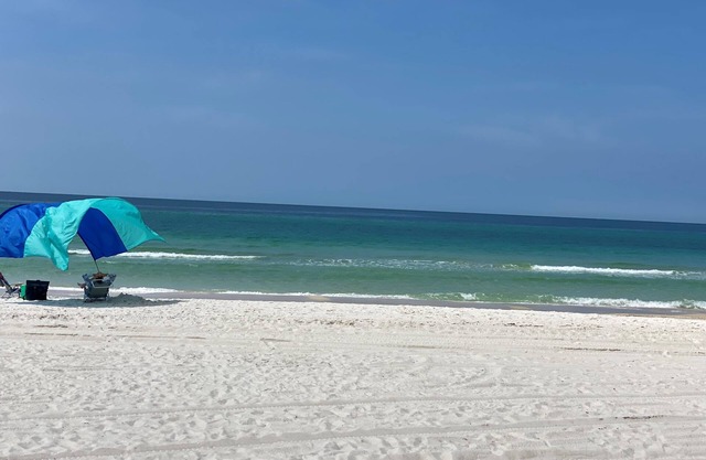 Flip Flop Inn - Steps to Private Beach, 5-Star Comfort & Near Top Attractions