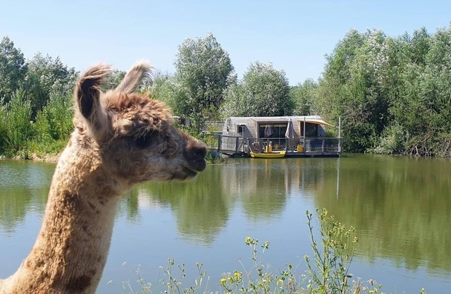 FLOATING SHACK WITH PRIVATE SPA LES CLOS