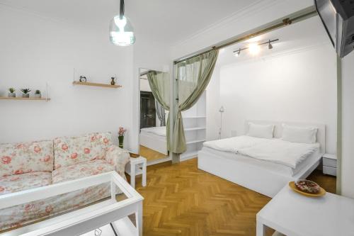 Floral Studio Retreat in Sofia City Center by Flat Mаnager