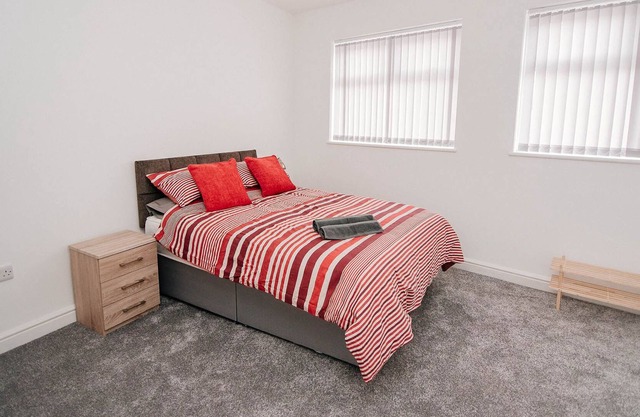 Florence Avenue - Newly refurbished 1 bed apartment 5mins from Amazon distribution centre and Don...