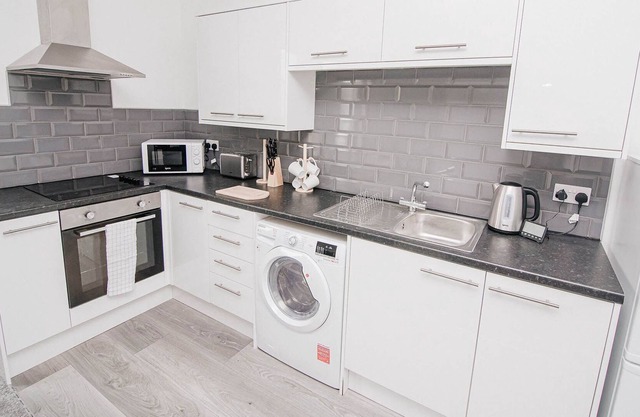 Florence Avenue - Newly refurbished 3 bed apartment 10 mins from Doncaster town centre & Amaz...