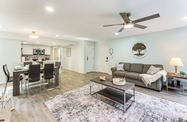 Florida Fun! Family Condo w/Pool, 8 Mi to WDW