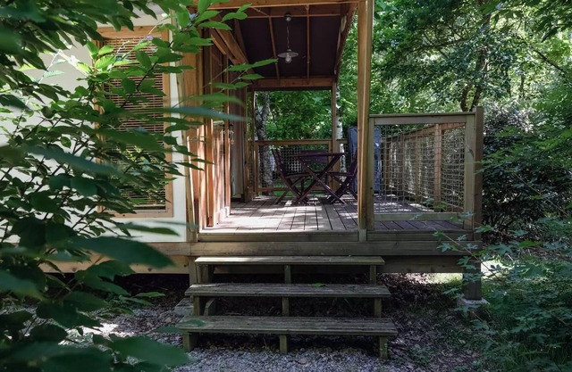 Flower Camping les Gorges de l'Aveyron * - EcoLodge 4 seasons Premium 40m² (2 bedrooms) + Covered terrace 4 people