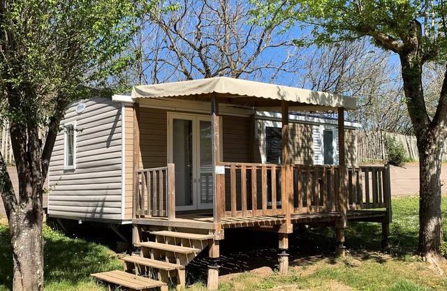 Flower Camping Le Tiradou * - Mobil-Home Premium Riviera 2 27.50m2 (2 bedrooms) + Terrace 11m2 4 persons