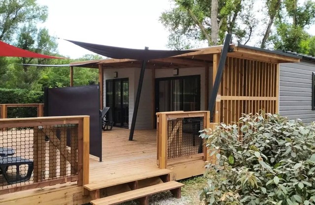 Flower Camping La Rivière * - Chalet Badiane Premium Air Conditioning 35m2 - 2 bedrooms - 2 bathrooms + Terrace 19m2 6 people