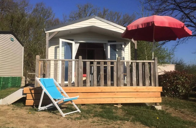 Flower Camping Le Port de Neuvic * - Mobile home STANDARD 24m2 (1 bedroom) + covered terrace 3 people