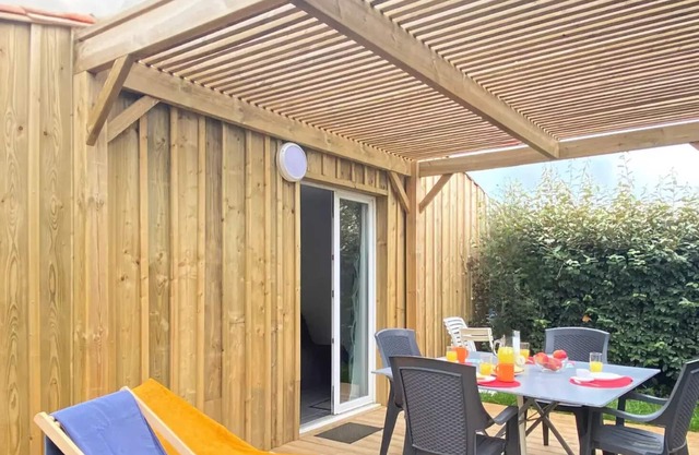 Flower Camping Les Ilates * - Maisonette CONFORT 31m2 (2 bedrooms) with TV and terrace 4 persons
