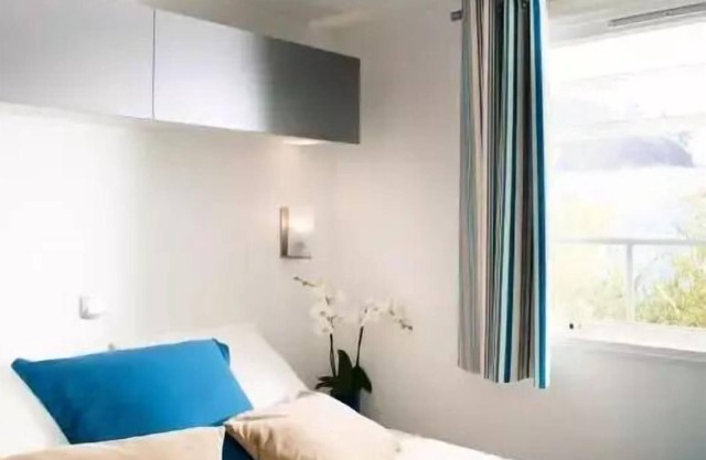 Flower Camping Les Ilates * - Mobil-Home COMFORT 27.5m2 (2 bedrooms) + TV + semi-covered terrace 6 people