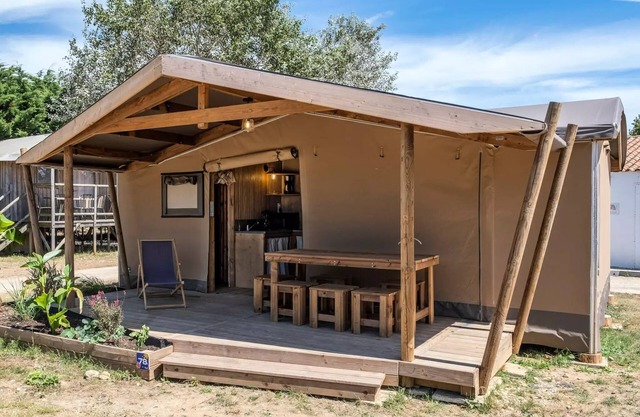 Flower Camping Les Ilates * - Ecolodge Cotton canvas COMFORT 35m² (2 bedrooms) including 11m² covered terrace + TV for 5 people