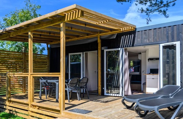 Flower Camping Les Ilates * - NEW 2025: Homeflower PREMIUM PLUS 29m2 (2 bedrooms) + beds made on arrival and cleaning 5 people