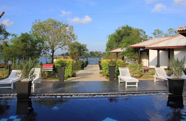 Flower Garden Lake Resort