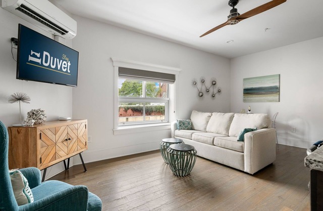 Folly Suite | In the Heart of King Street!