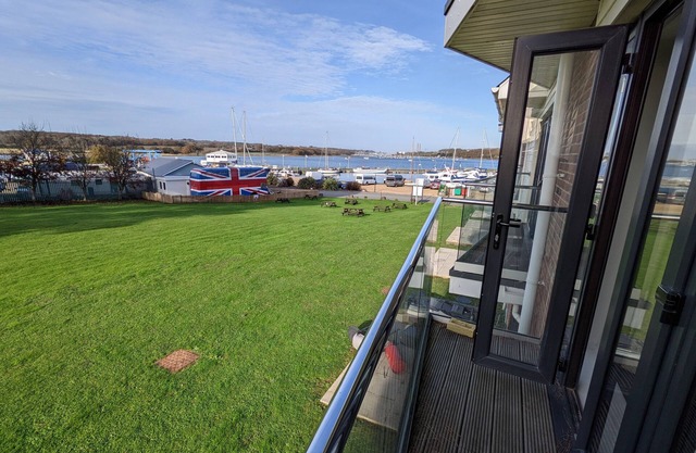 Folly View - First floor apartment that sleeps 4 guests in 2 bedrooms