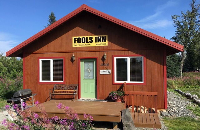 "Fool's Inn" Cabin Next Door To Fishing Fool Charters