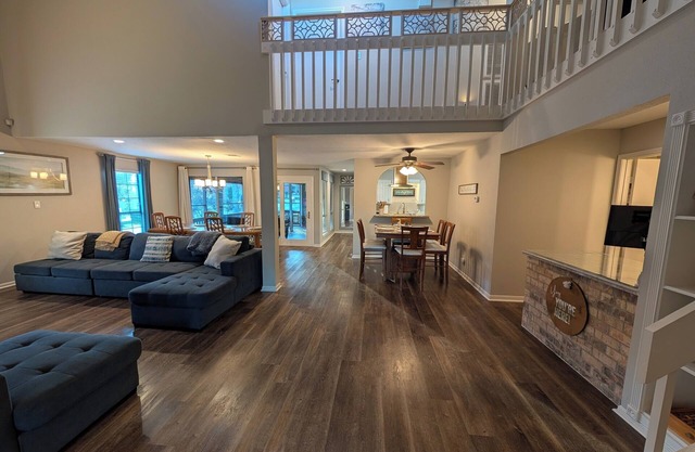 For family/friends fun with Smart TVs, Cook's Kitchen, Patio, & Lake Access