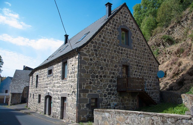For hiking and/or winter sports enthusiasts SANCY/SUPER BESSE