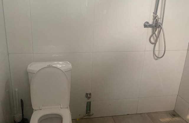 For rent whole house 2 bedrooms, 2 shower rooms, WC, living room.