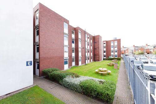 For Students Only Queens Court at Leicester