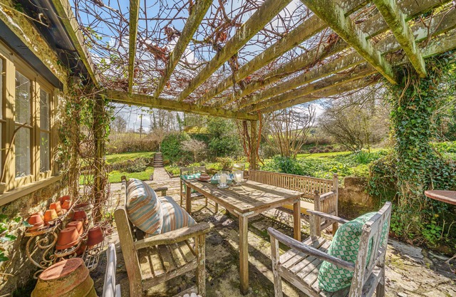 Ford Cottage - sleeps 4 guests in 3 bedrooms