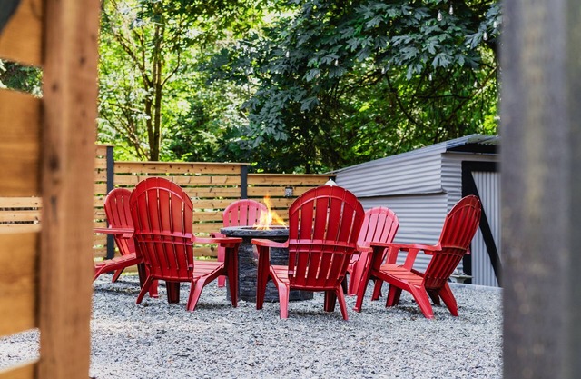 Forest Bathing & Yoga Escape @ Creek with a Firepit, Yoga Deck, Games & King Bed