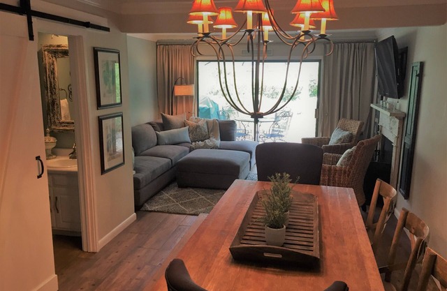 ☆Forest Beach☆Luxury☆3BR Villa☆5 Min. Walk to Beach☆Private Pool☆3 TVs☆Sleeps 8☆