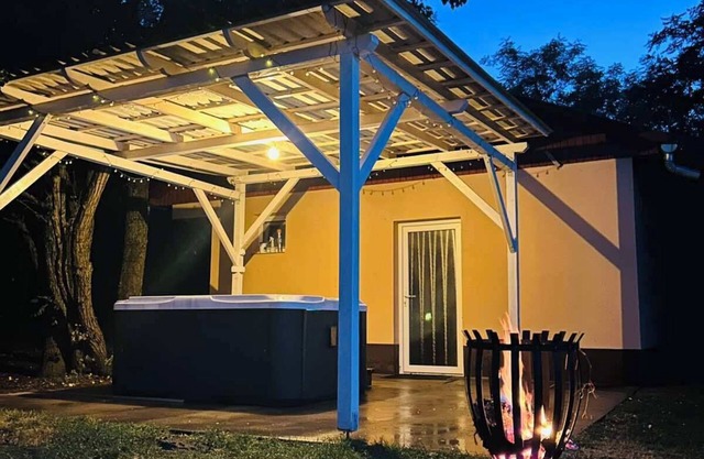 Forest farm with jacuzzi without neighbors, 5 mi from Soltvadkerti Lake Friendly