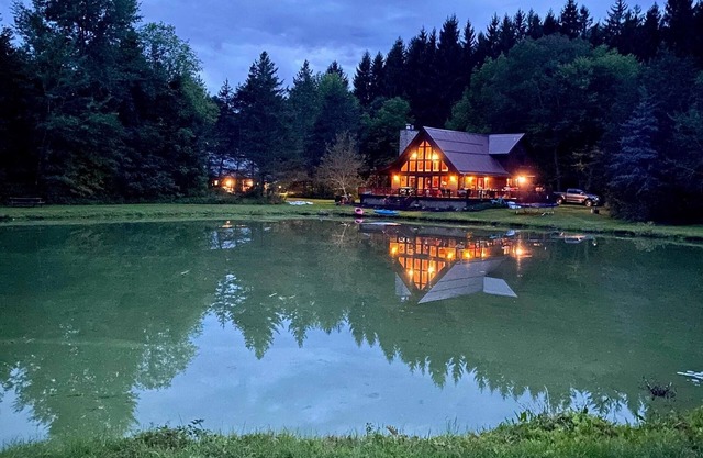 Forest Retreat, 23 miles to Chautauqua Lake, and 14 miles to Lily Dale.