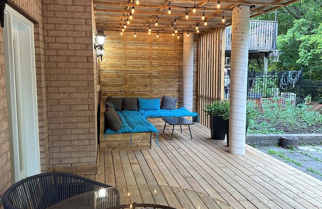 Forest view , luxurious, spacious and cozy close to the airport and major Hyways