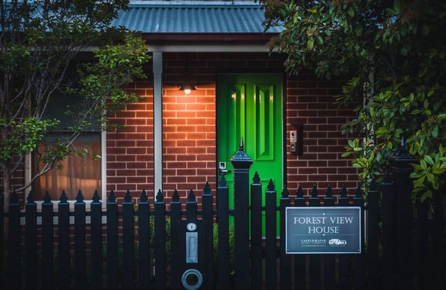 Forest View., Stunning HIA Building Award Winner, luxuriously appointed and comfortable. Perfect for