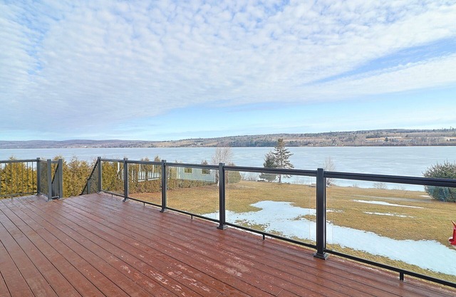 Forget your worries in this spacious and serene space