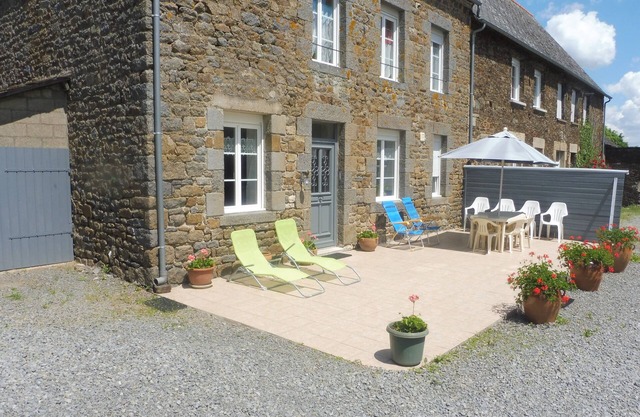 Former manor house, quiet estate, south courtyard and peaceful atmosphere