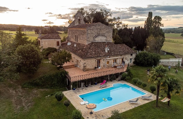 Former presbytery with swimming pool