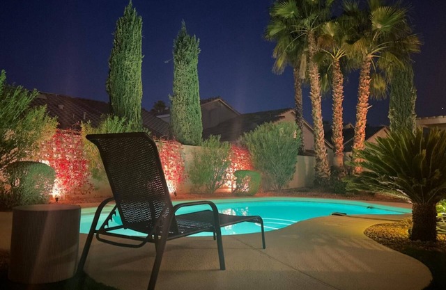 FORMULA 1, GUARD GATED ESTATE HOUSE Summerlin area 5-Bdrm/Private Baths, Pool,