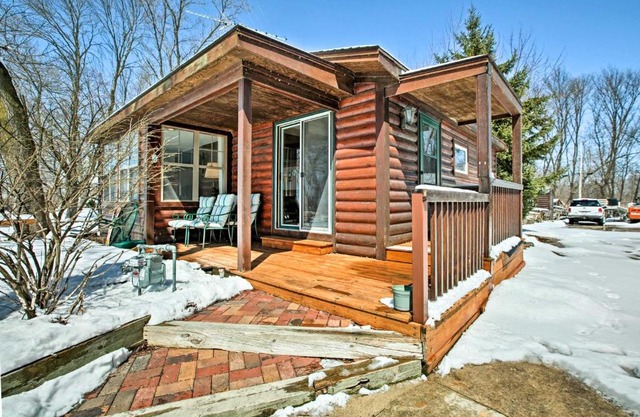 Fort Atkinson Cottage on Lake Koshkonong with Deck!