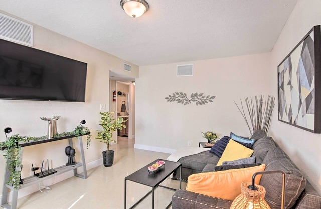 Fort Lauderdale Apt Near Beaches & Shopping!